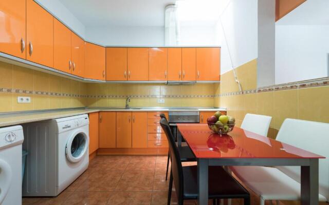 Private Solarium - 2BR House Near the Airport