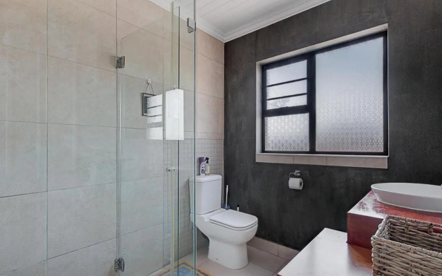 Spacious 4 bedroom hideout sanctuary with pool