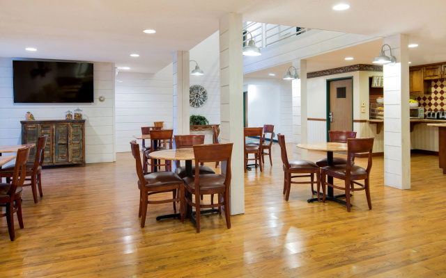 Redwood Lodge