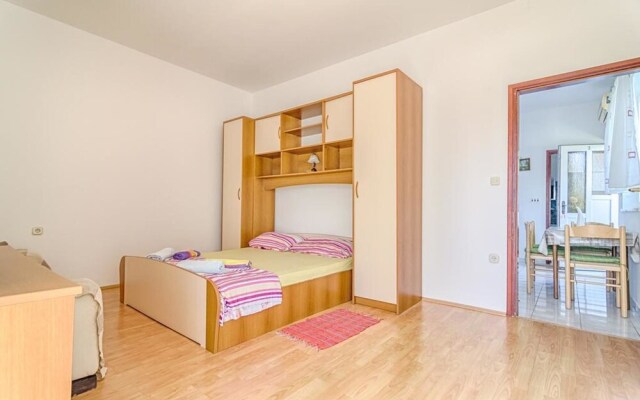 Comfort Pool Apartments