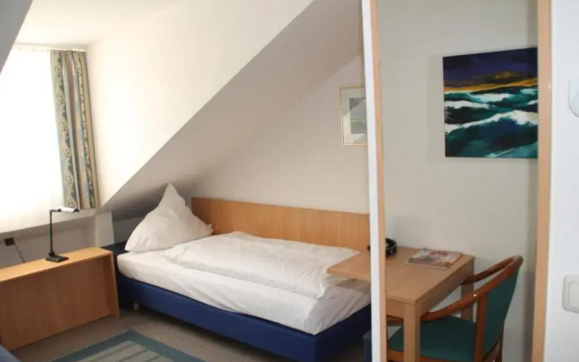 HOTEL RIESENJunior by Trip Inn