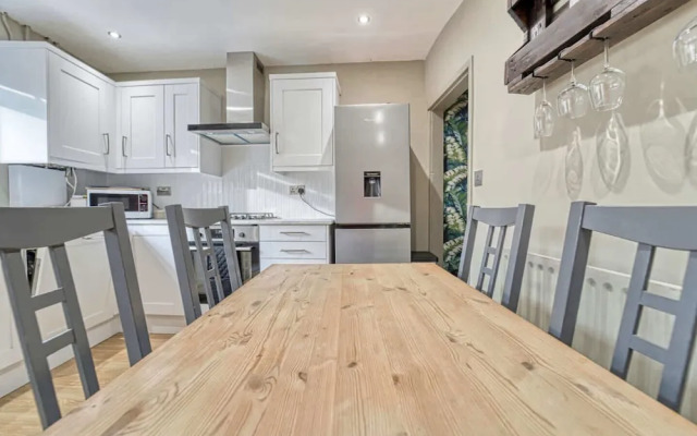 Host Stay Loughborough Road House