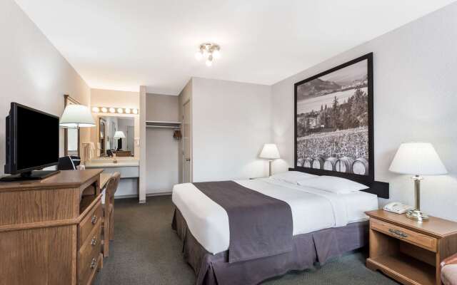 Super 8 by Wyndham Kelowna BC