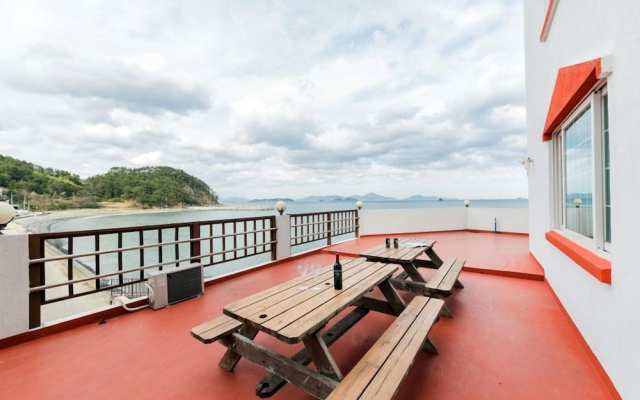 Geojedo Ocean View Dumo Mongdol Pension