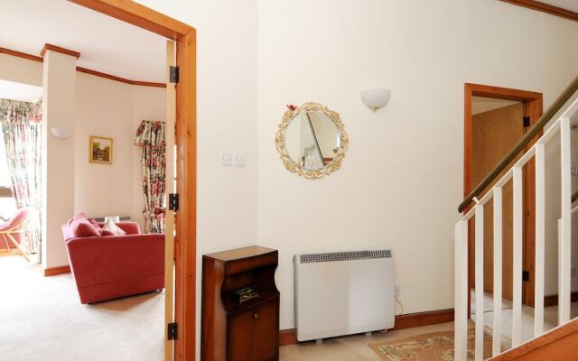 234 Hawthornbank Lane Apartment