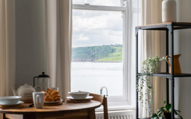 Scarborough Stays - Captain Bay Apartments