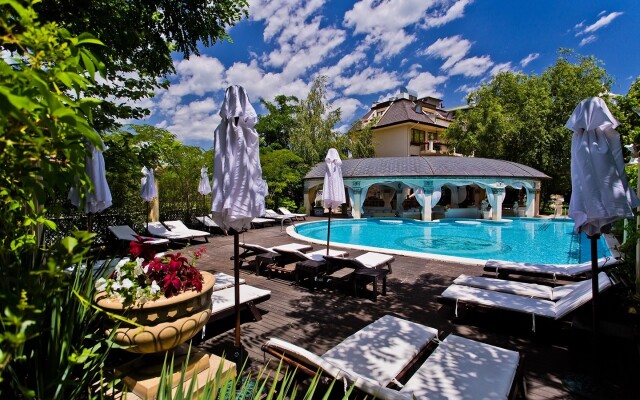 Golden Pearl Hotel