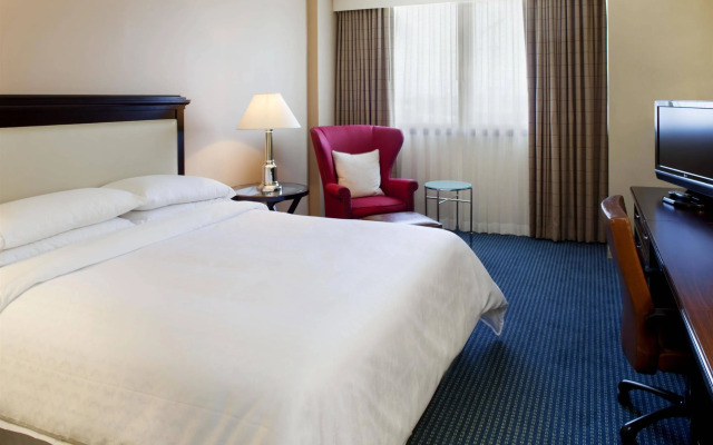 Sheraton Norfolk Waterside Hotel