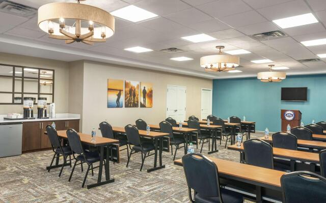 Hampton Inn and Suites Pine Bluff