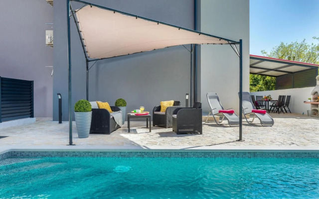 Nice Home in Valtura with Hot Tub & 4 Bedrooms