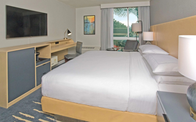 DoubleTree by Hilton Chico