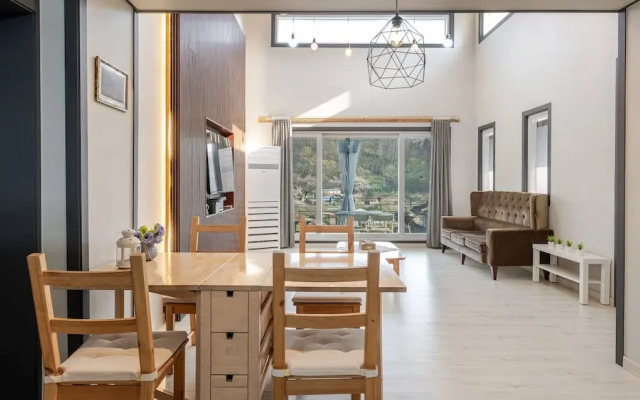 Yeonorang Park Pool Villa in Pohang