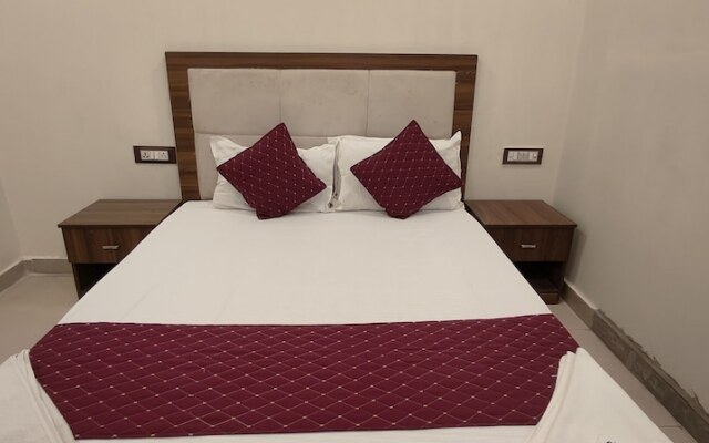 OYO 43474 Hotel Blue Sky