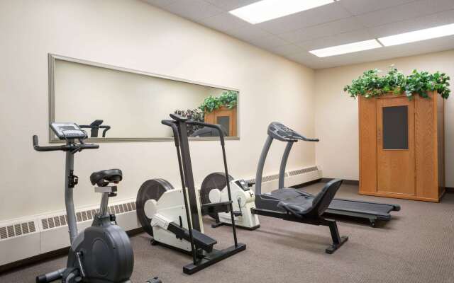 Baymont Inn and Suites Medicine Hat