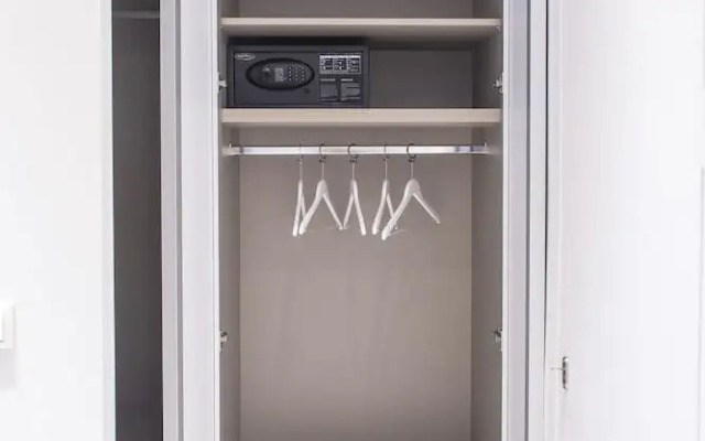 Athenian Neoclassical under the Acropolis