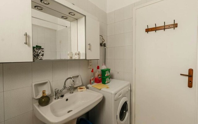 Bright And Spacious Flat, 5 Min From The Beach