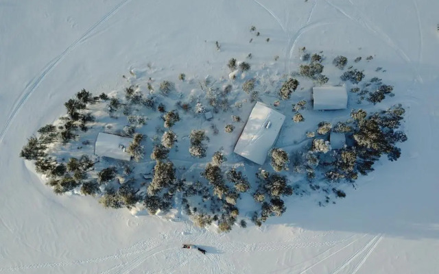 VESI - The White Blue Wilderness Lodge