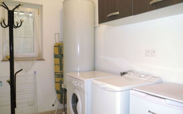 Chez Yvonne (PBA116)