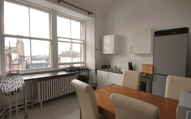 Edinburgh Princes Street Loft Apartment