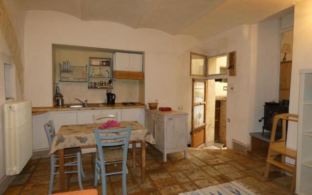 SCAPPO IN UMBRIA, nido cruxburgi