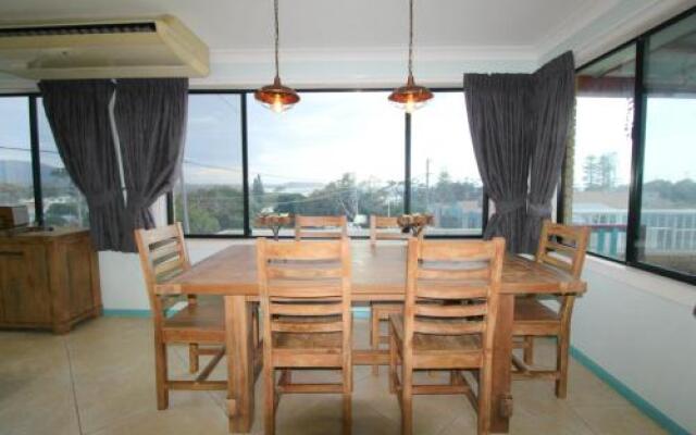 Bombora, 3/4 East Street