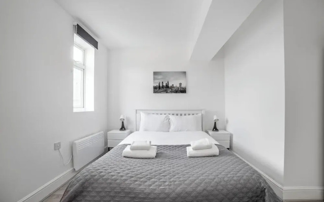 Modern Semi-Studio Flat in London