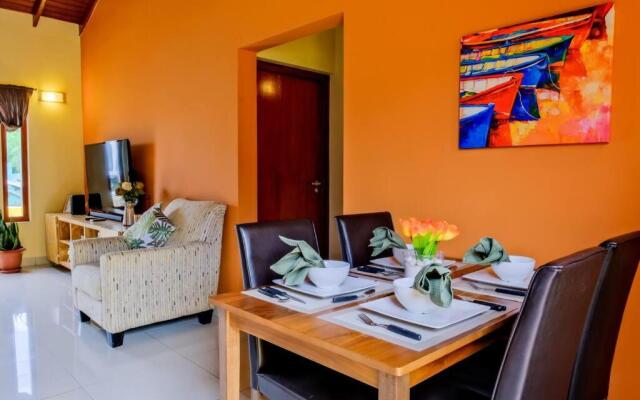 Iona's home: Vibrant 2bedroom home near Willemstad