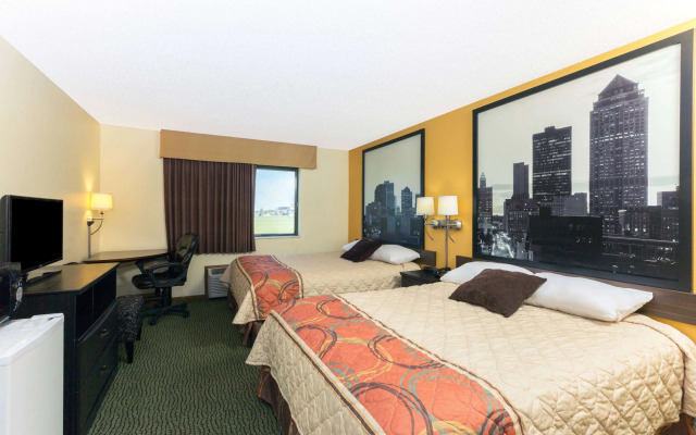 Super 8 by Wyndham Perry IA