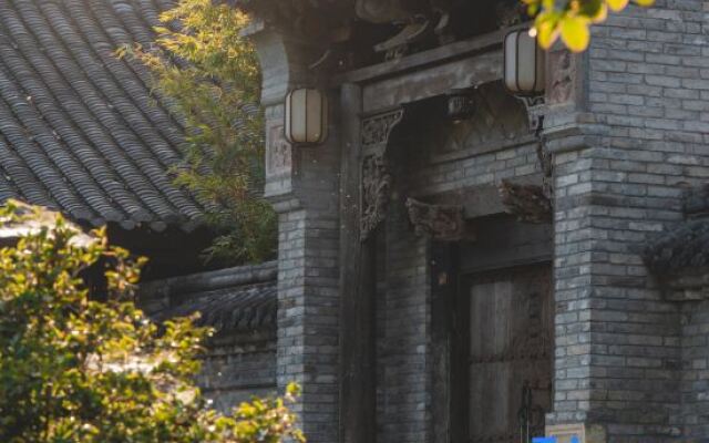 Qujia Courtyard Guesthouse