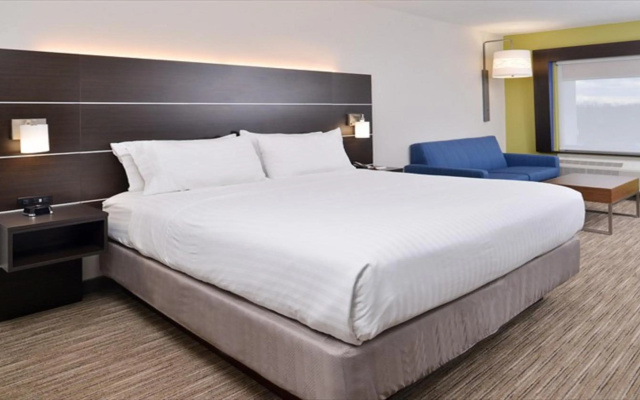 Holiday Inn Express & Suites Parkersburg East by IHG