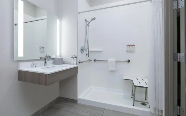 Holiday Inn Express & Suites Marshall by IHG