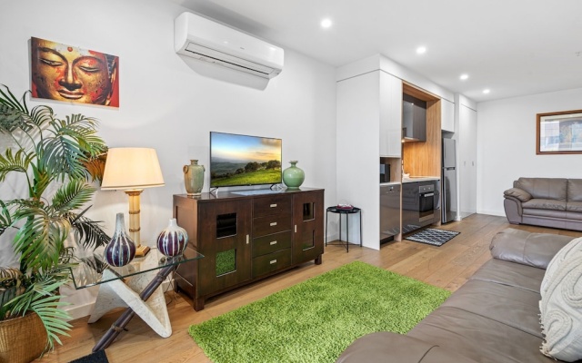 Spacious 2-bed Apartment in Hughesdale – Guest Rooms – Melbourne