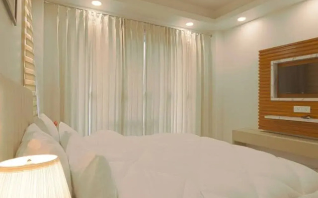 Spacious Executive Suite With Bathtub Balcony