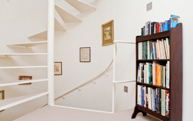 Beautiful 2 Bed home in Kensington Mews