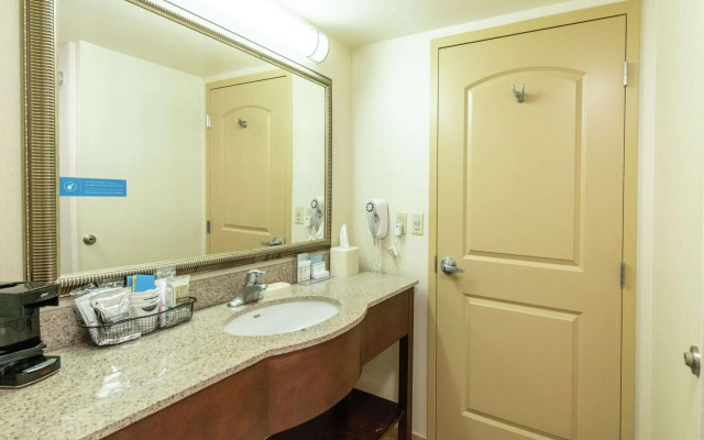 Montcalm East, Autograph Collection