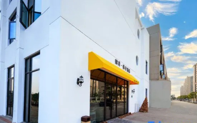 Pick up the moon parent-child hotel