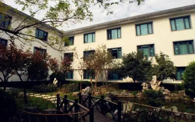 Lianhua Hotel