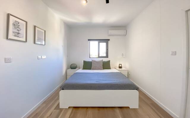 Phaedrus Living: Ourania City Heights Flat