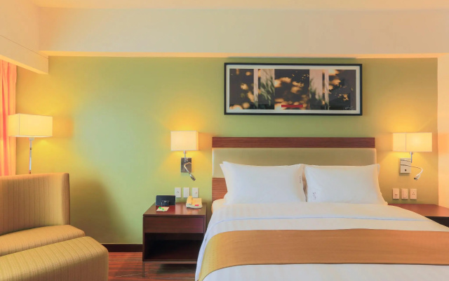 Holiday Inn & Suites Makati by IHG