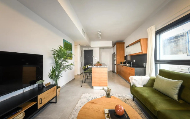 Stylish 2BR Apartment with Balcony and Urban View