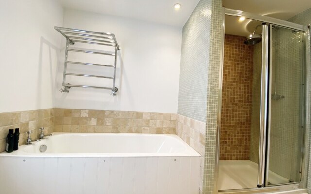 Spectacular Coastal Townhouse in Fowey for 8