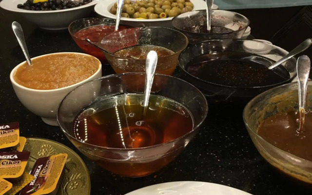 Ayhan Hotel