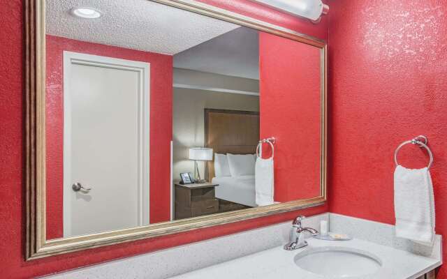 La Quinta Inn & Suites by Wyndham DC Metro Capital Beltway