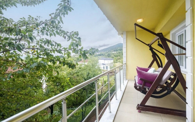 Peaceful Flat With Balcony in Kartepe