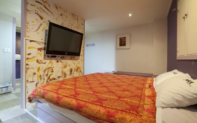 Max Motel