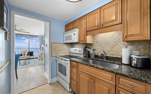 Newly Renovated Oceanfront 1BR Condo