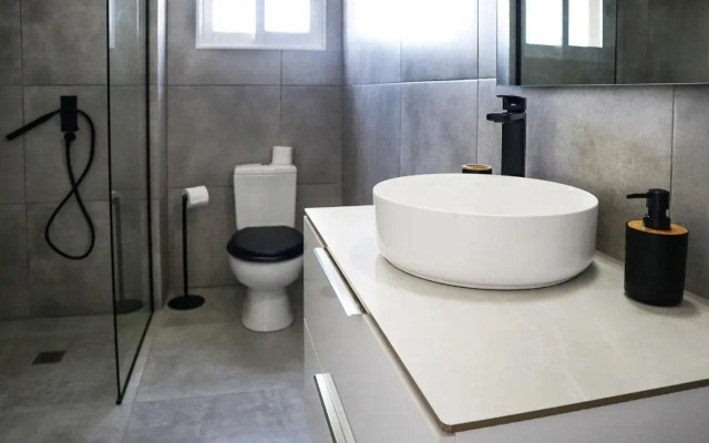 The Harbour Suite - 100M From The Beach - 6 Guests