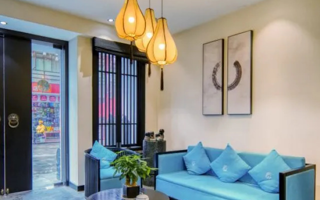 G Joyful Yuejian Hotel (Kunming Wuyue Plaza Dahegen Subway Station)