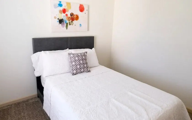 5Bdrm 2.5Bath 9Beds - The Nest Big House