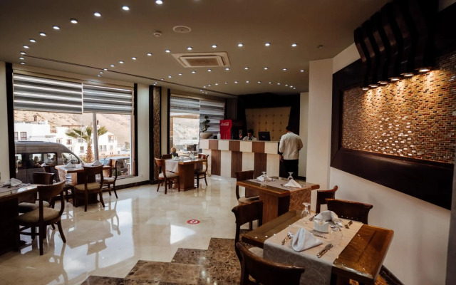Petra Moon Hotel
